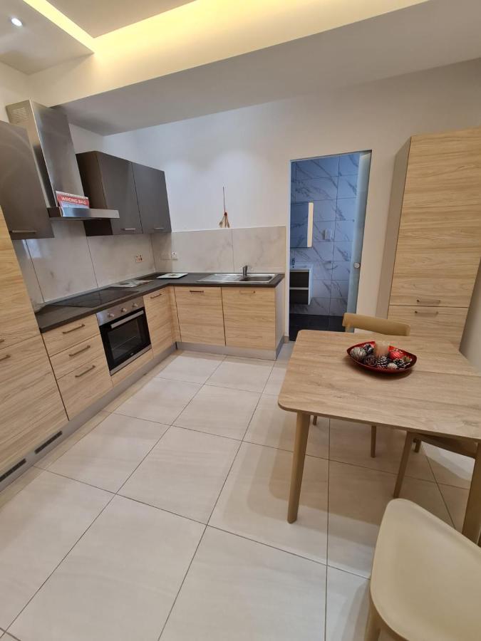 Crescent Corner Apartment Сейнт Полс Бей Екстериор снимка