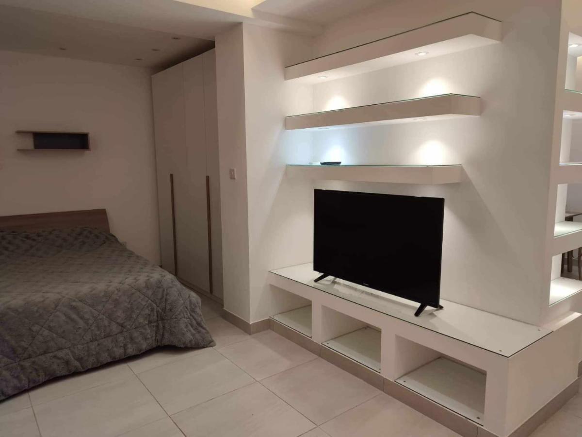 Crescent Corner Apartment Сейнт Полс Бей Екстериор снимка